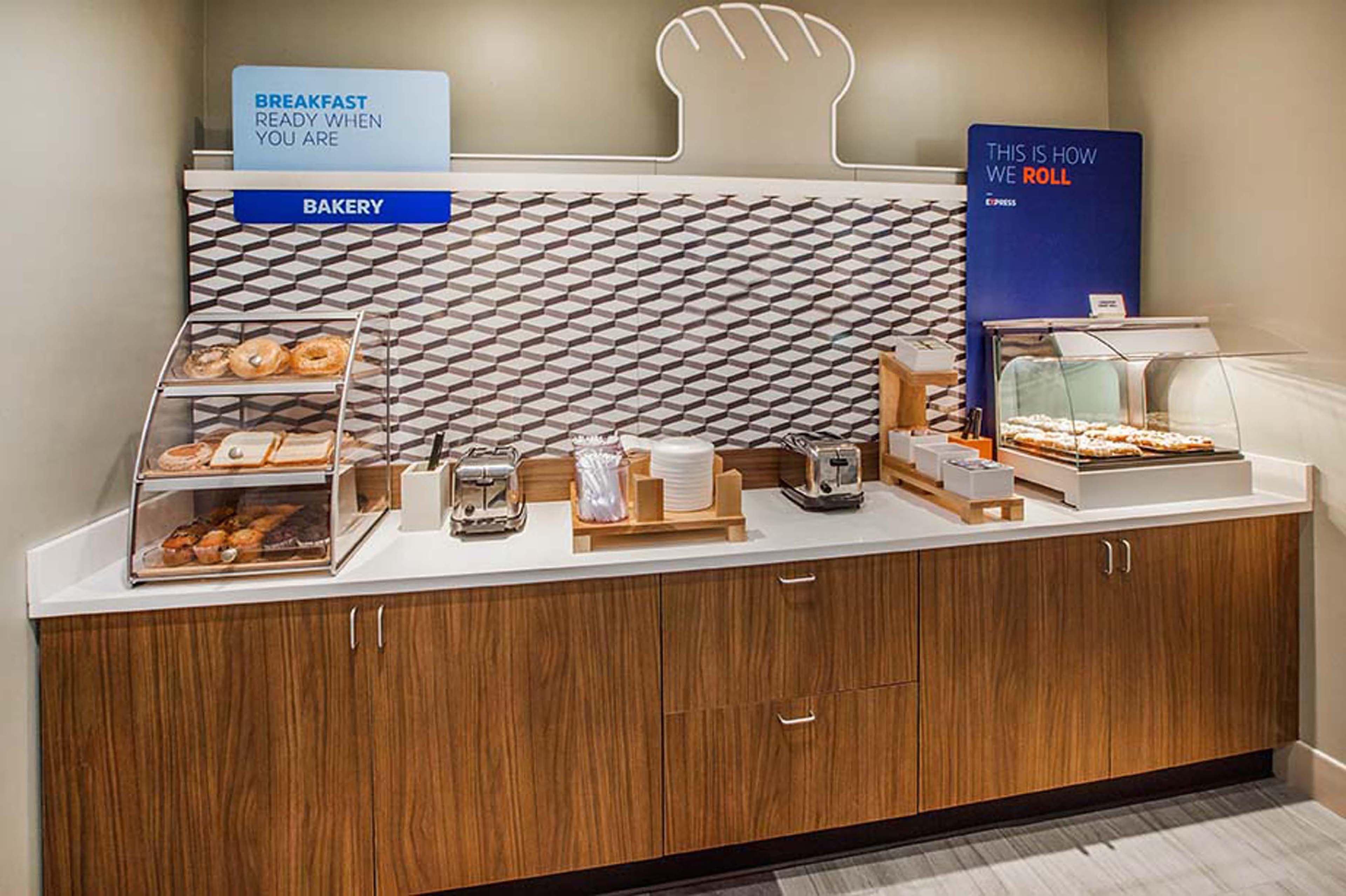 Holiday Inn Express Hotel & Suites Tampa-Anderson Road-Veterans Exp By Ihg West Chase Εξωτερικό φωτογραφία