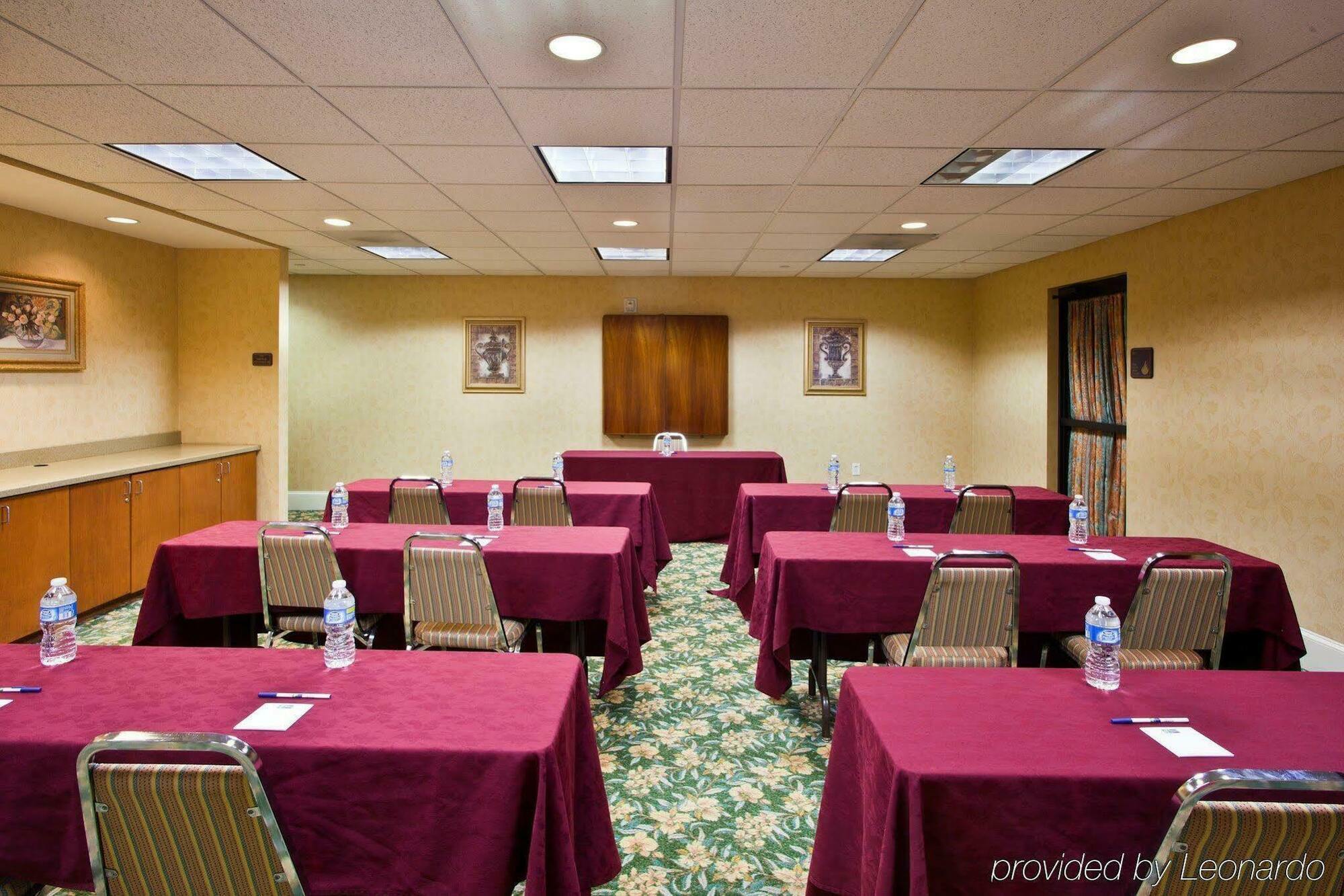 Holiday Inn Express Hotel & Suites Tampa-Anderson Road-Veterans Exp By Ihg West Chase Ανέσεις φωτογραφία